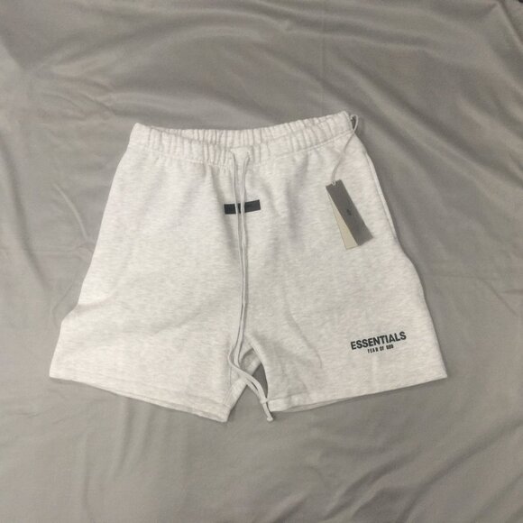Fear of God Essentials Sweatshort "Light Oatmeal' XL - Picture 1 of 4